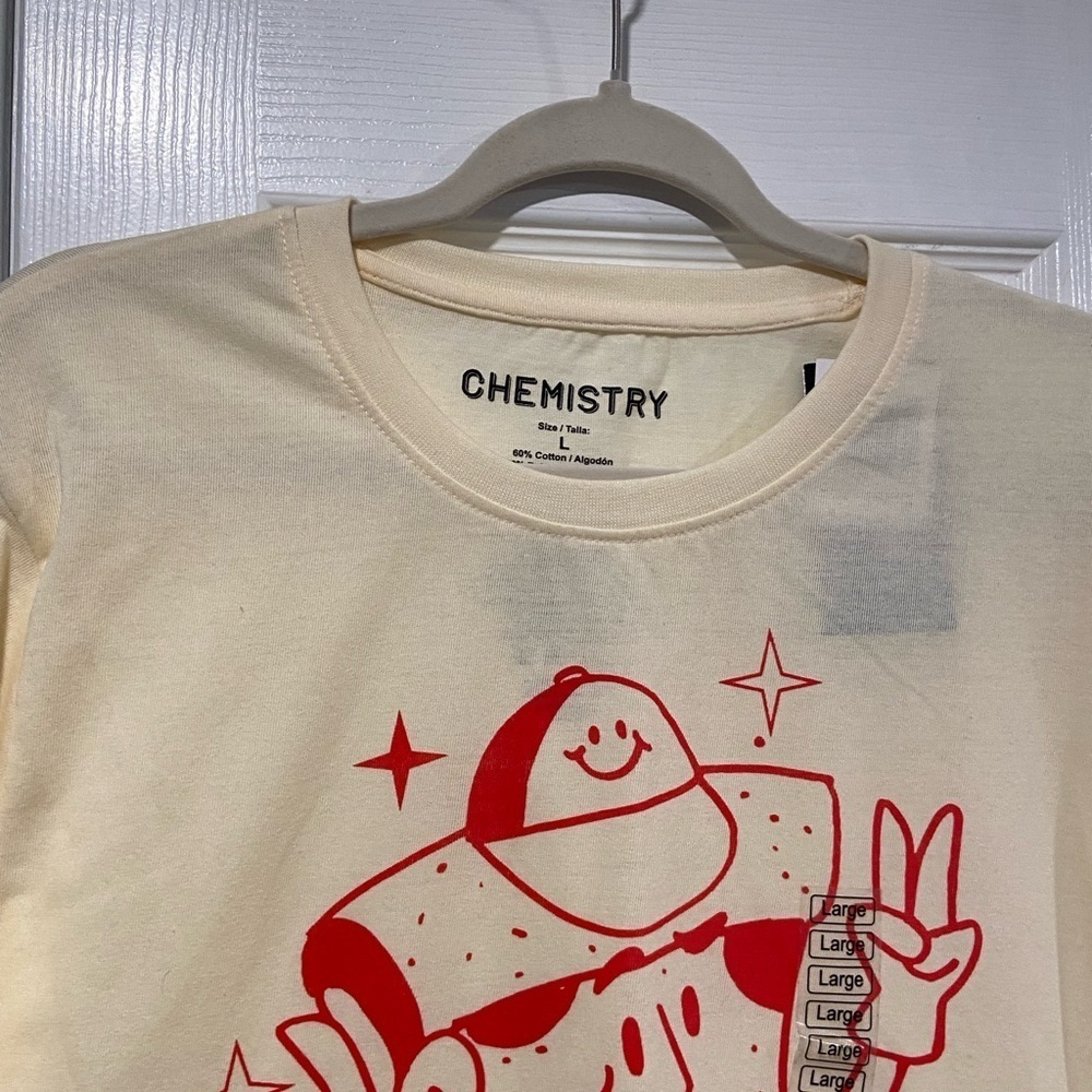 NWT Chemistry Size L Red Smiling Pizza Man Cream Short Sleeve Crew Tee Shirt - Picture 3 of 11